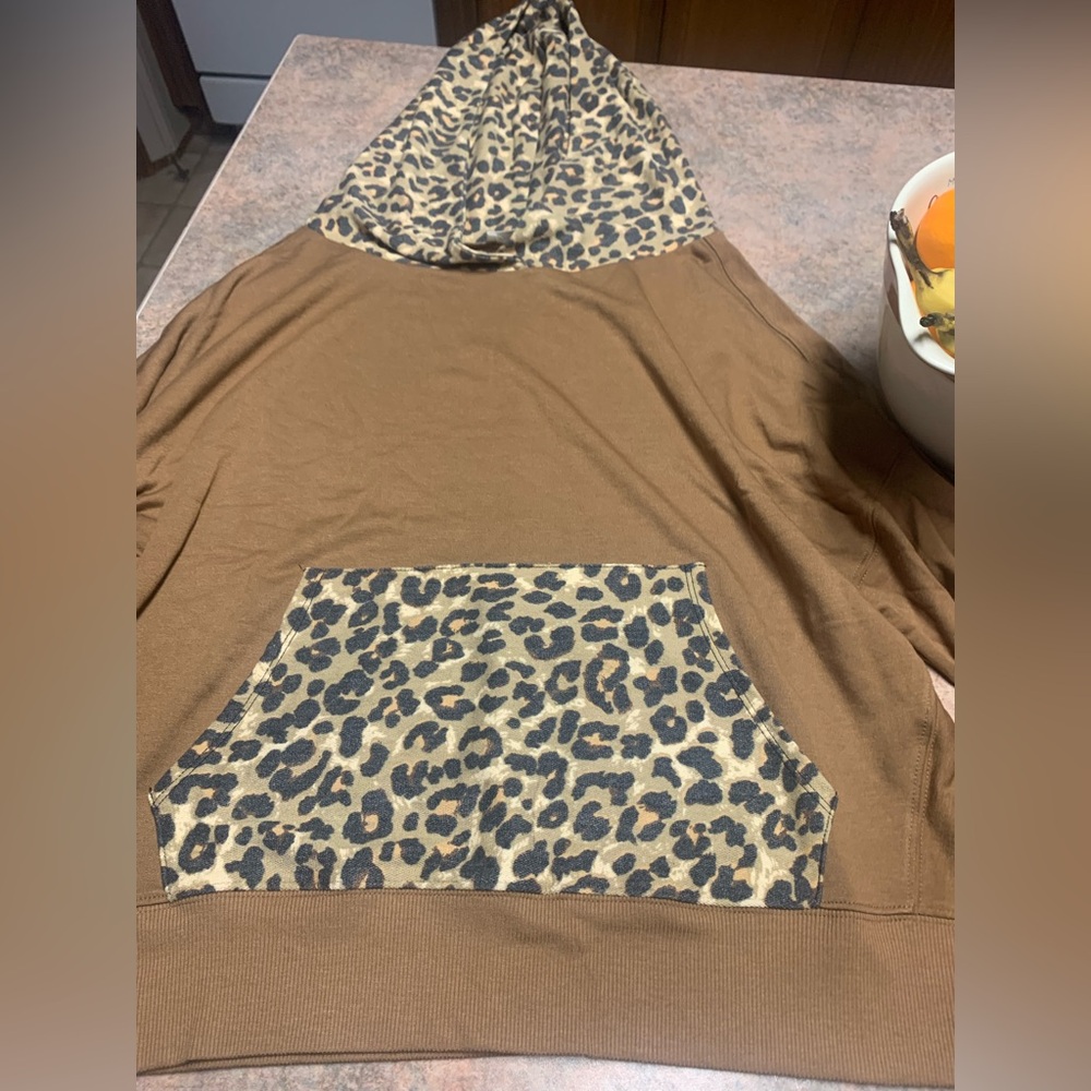Hooded Top (NWOT)